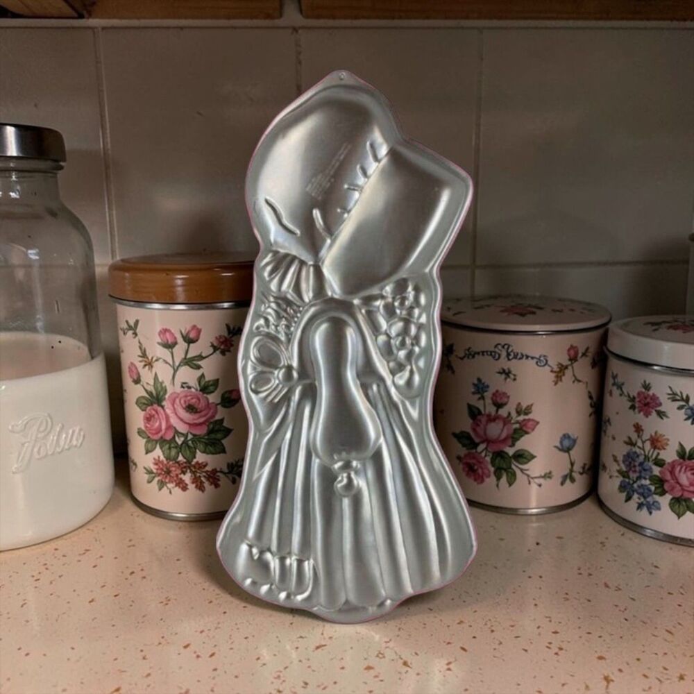 Wilton Holly Hobbie 1975 Aluminum Happy Birthday Cake Pan 17x8 Vintage Baking
